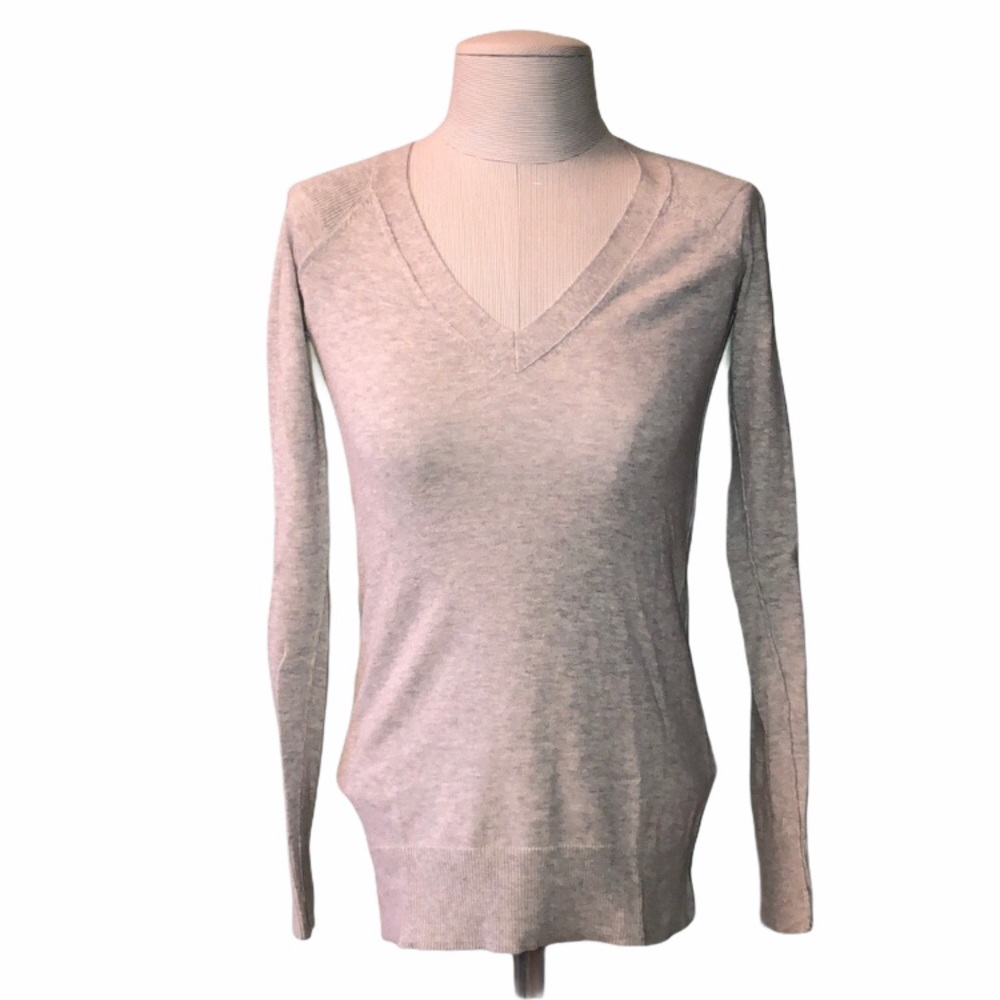 American Eagle light weight v neck sweater size small